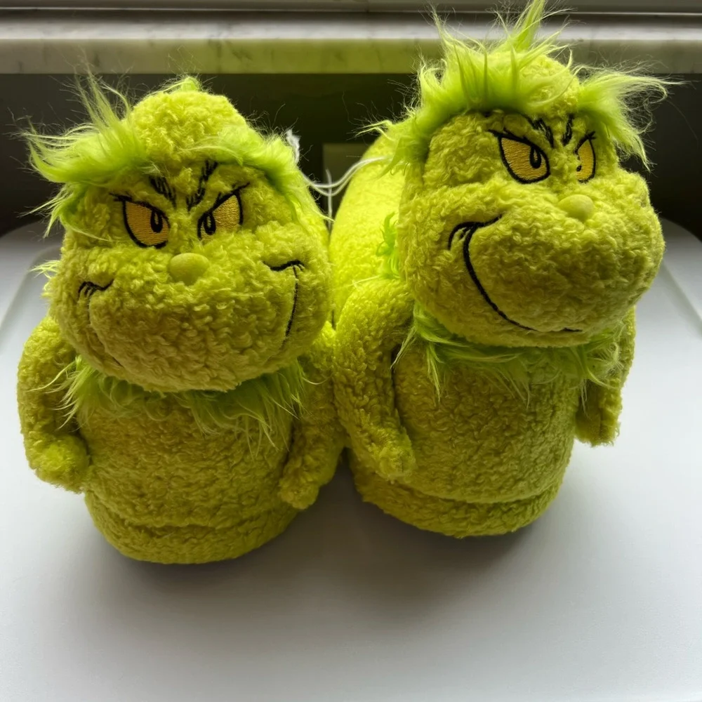 American Eagle Outfitters Grinch Plush Slippers Size M/L - NWT - Picture 2 of 5